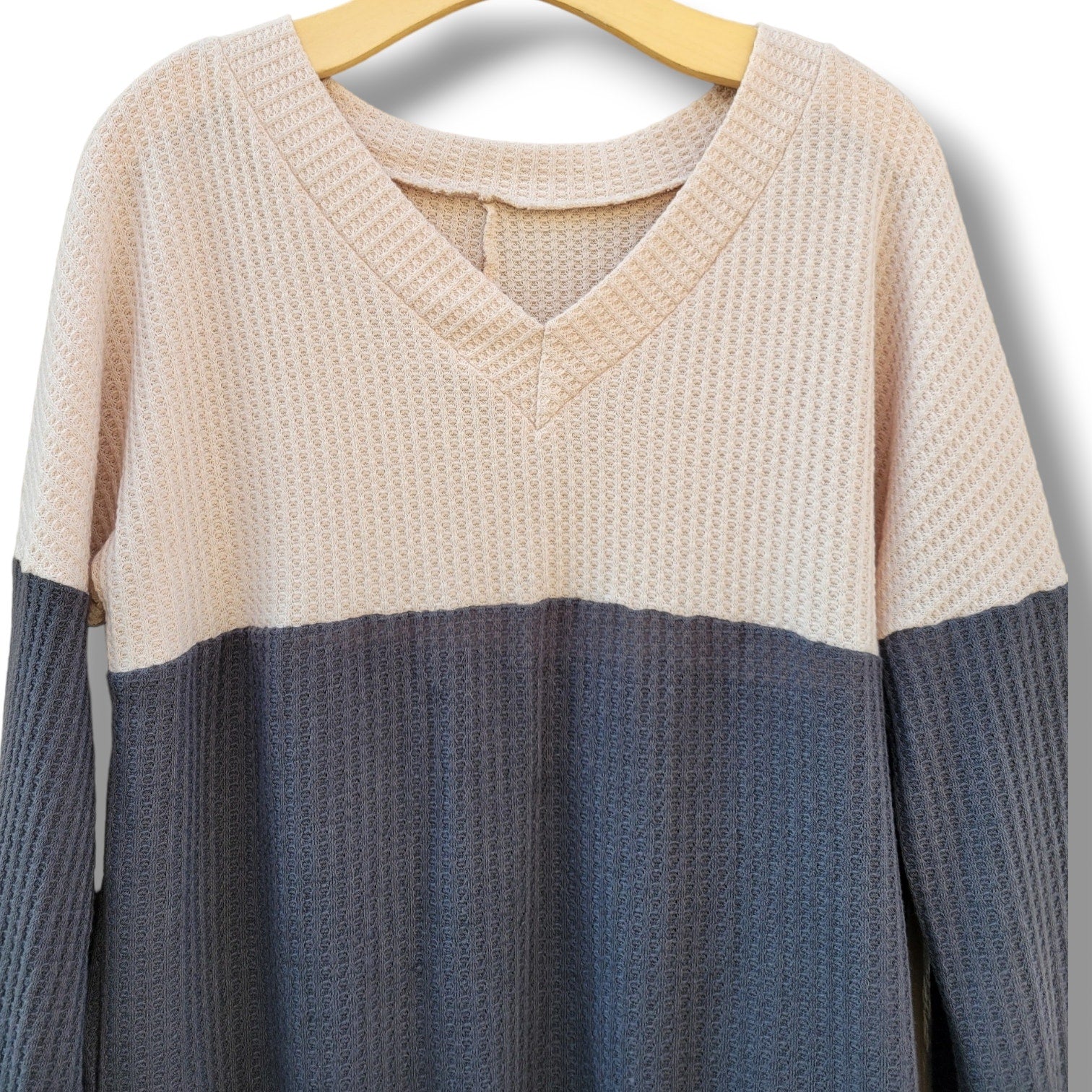 Women’s Ivory & Gray Colorblock Waffle Knit Sweater – Size Medium