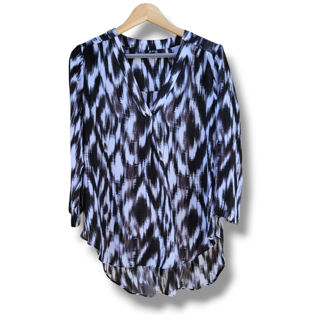 a.n.a A New Approach Black White Abstract Blouse Women’s Small 3/4 Sleeve