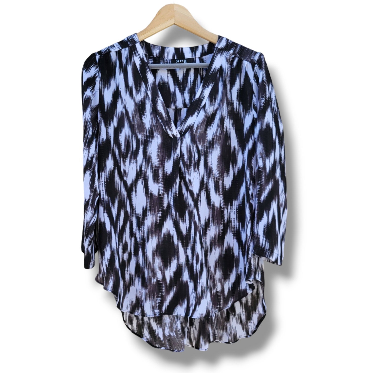 a.n.a A New Approach Black White Abstract Blouse Women’s Small 3/4 Sleeve