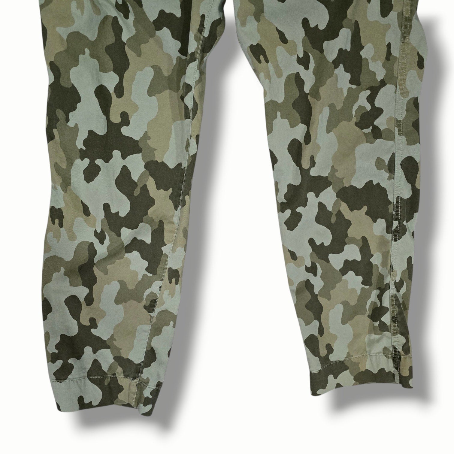 GAP Women’s High Rise Camo Girlfriend Chino Pants Size 6