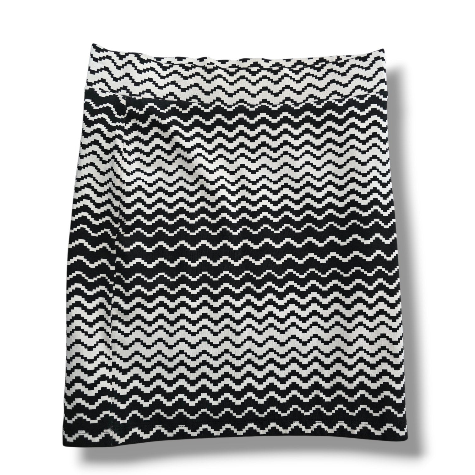 XXI Forever 21 Black and White Zig Zag Chevron Mini Skirt