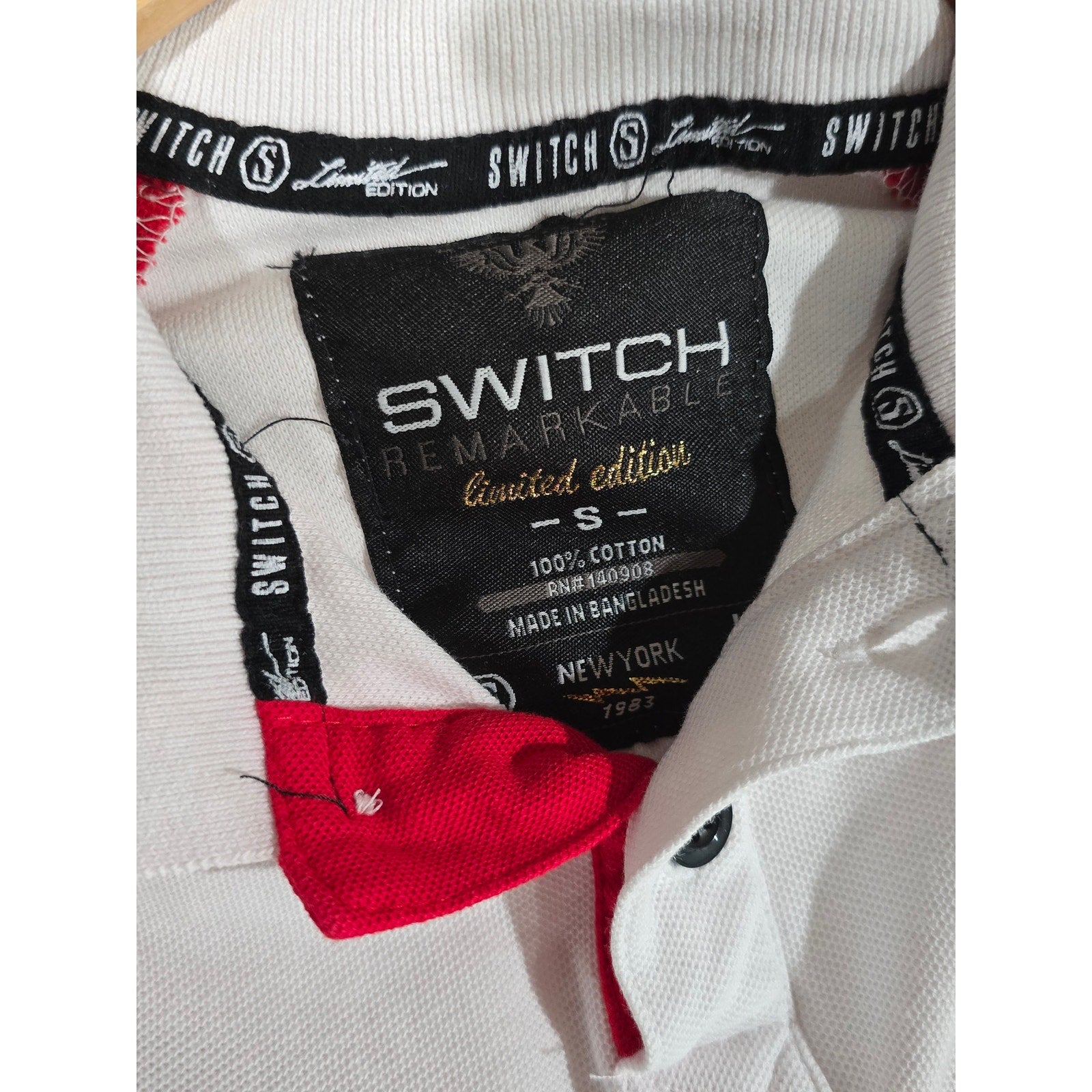 SWITCH Men’s Looney Tunes Bugs Bunny “Get The Juice” Polo Shirt – Size Small