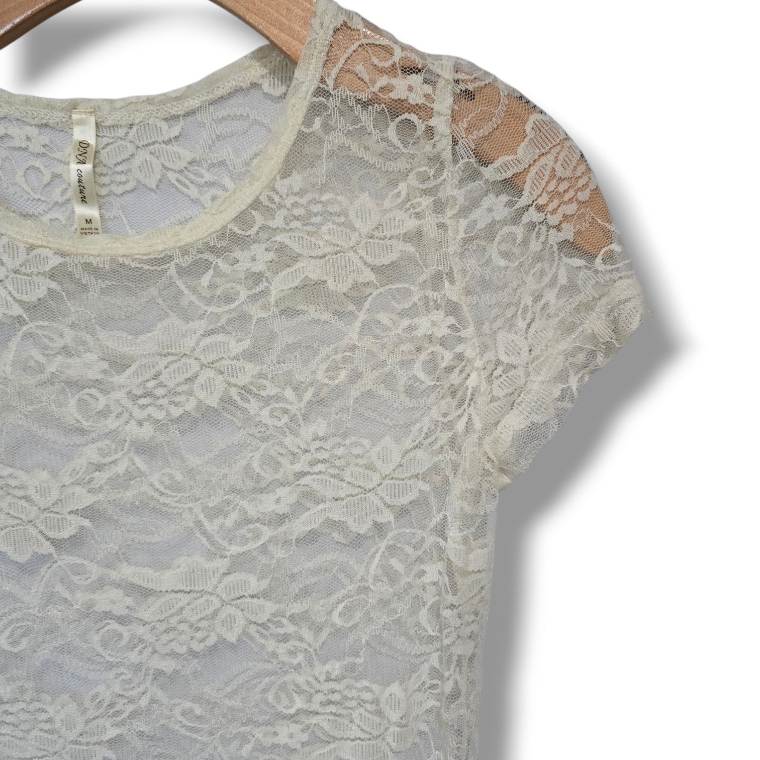 DNA Couture Women’s Off-White Lace Short Sleeve Top Medium