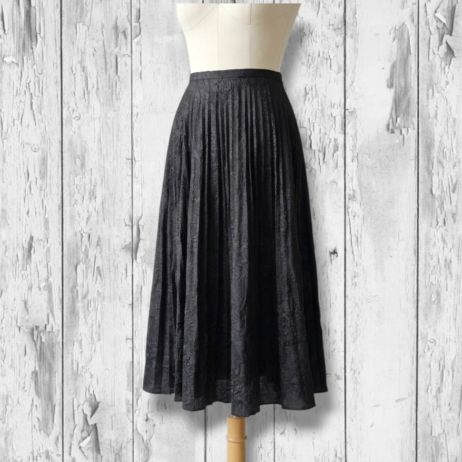 Koret Woman Plus Size 16W Black Pleated Cloqué MIDI Skirt