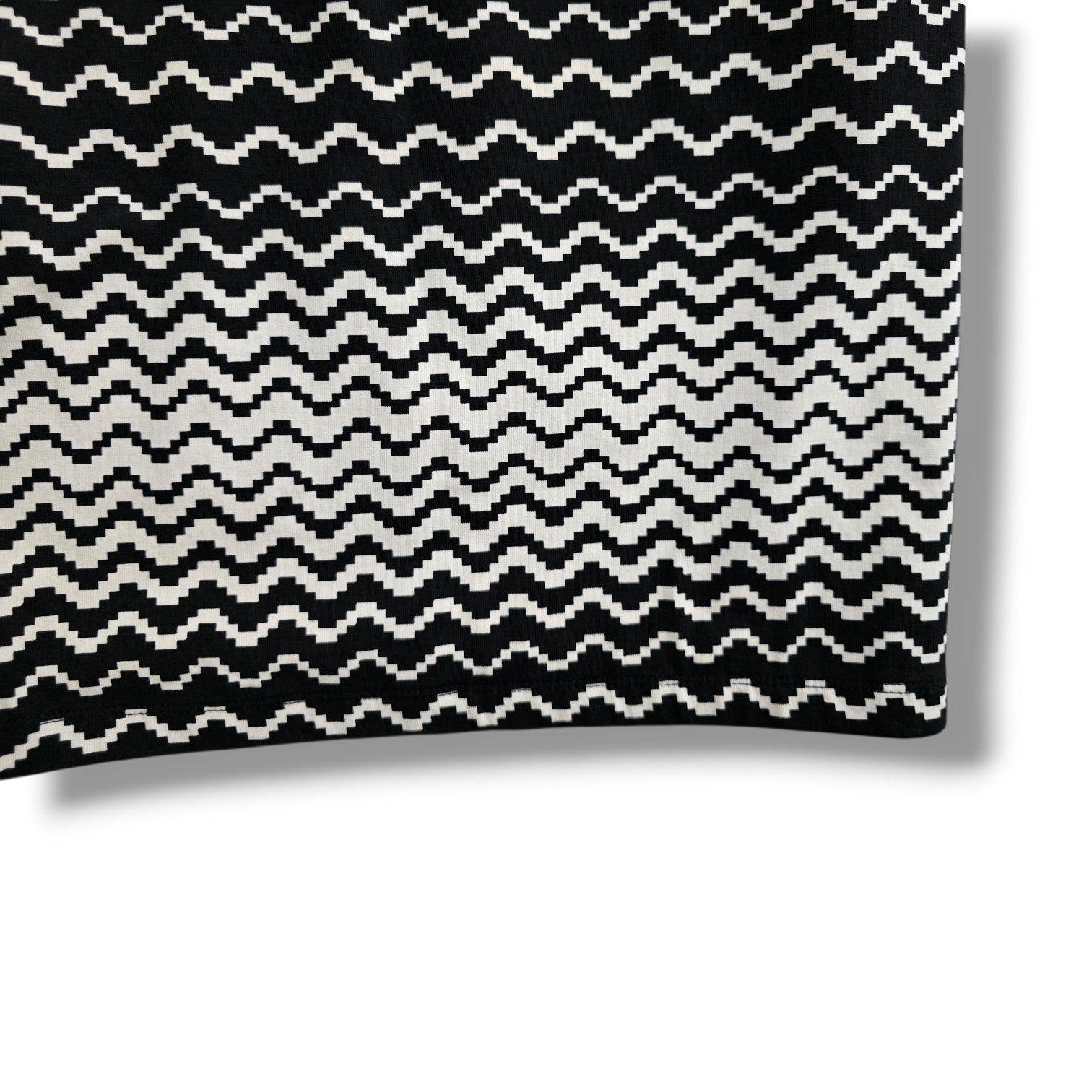 XXI Forever 21 Black and White Zig Zag Chevron Mini Skirt