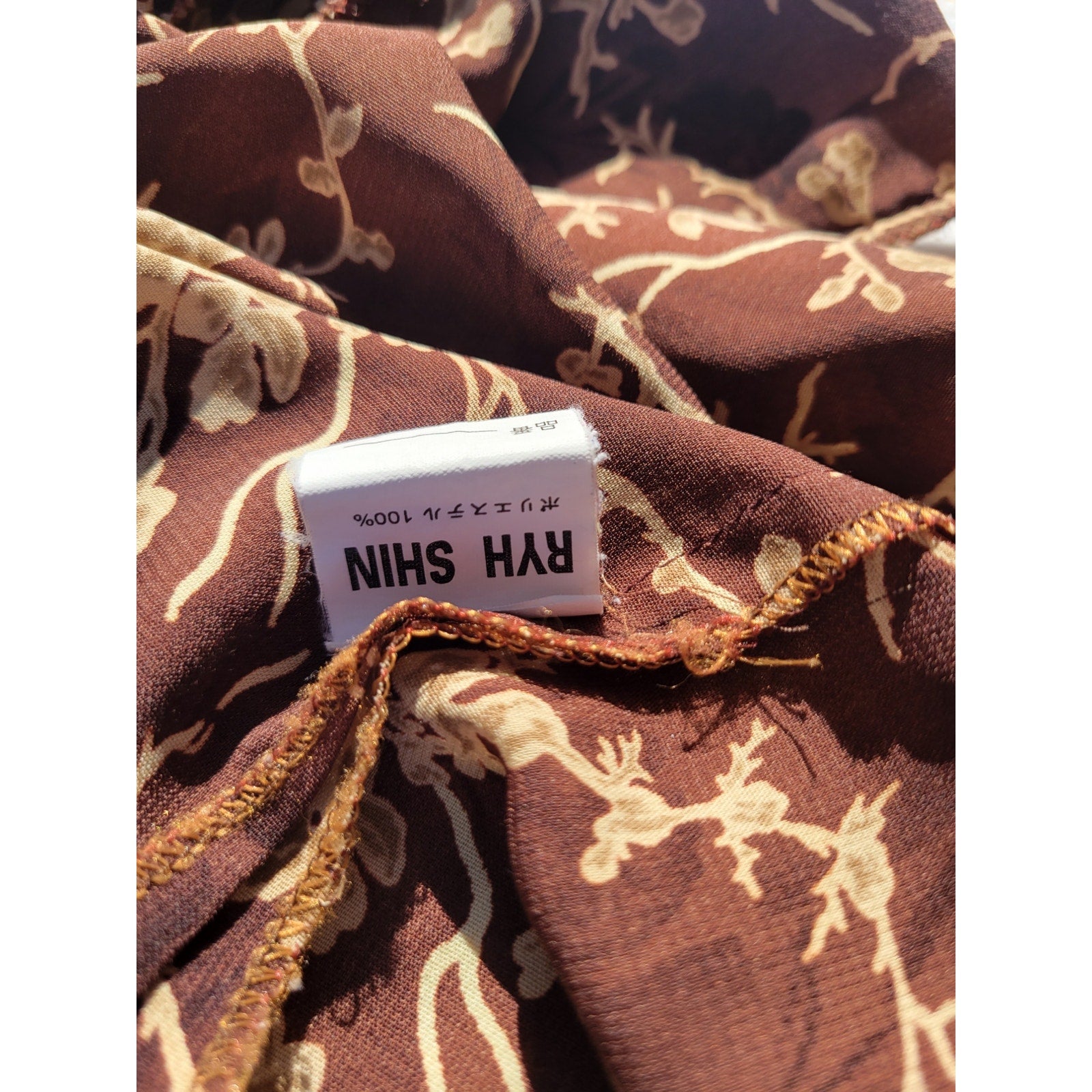 Ryh Shin Brown Floral Button-Down Blouse – Medium, Vintage Style, Pre-Owned