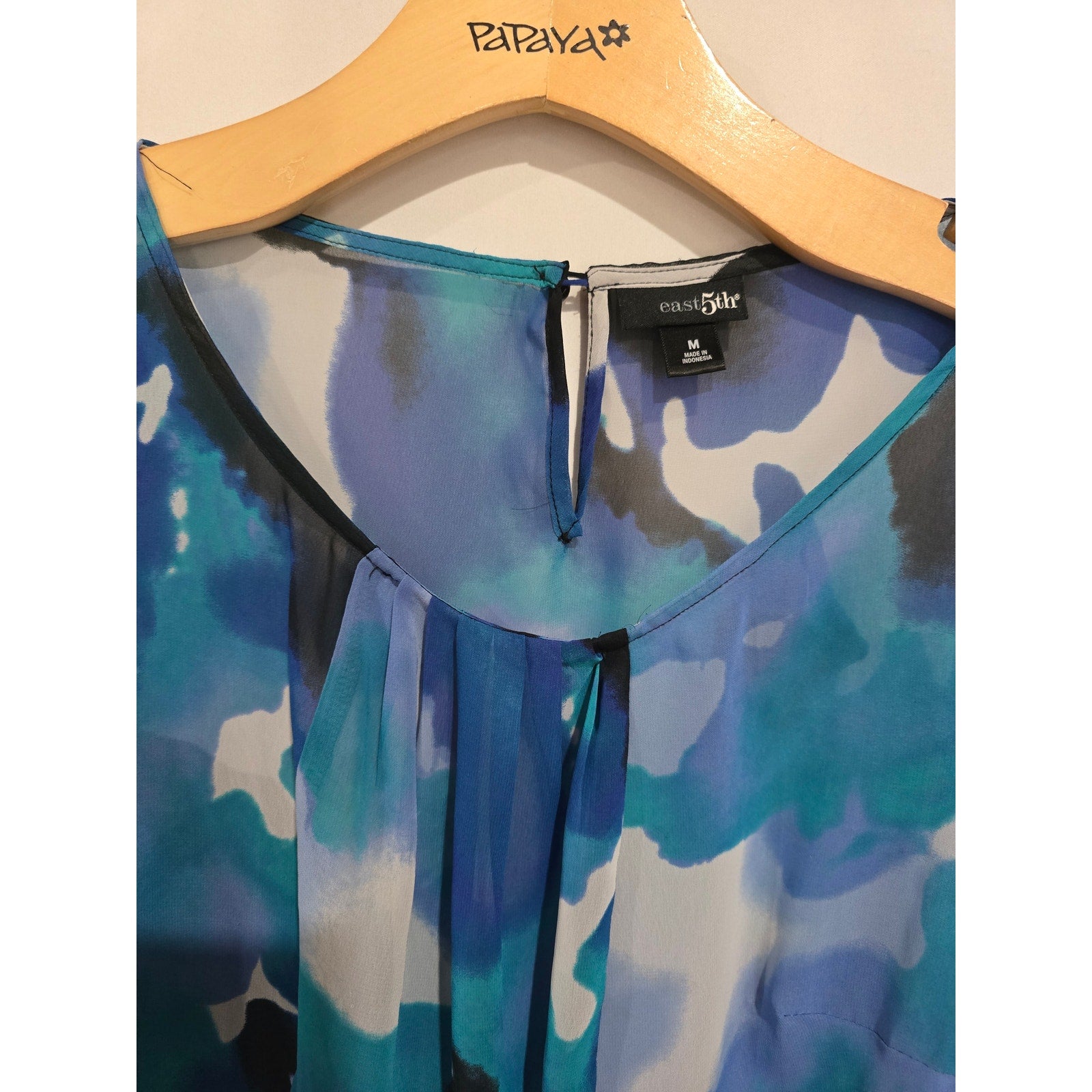 East 5th Women's Blue Watercolor Abstract Chiffon Blouse Size Medium