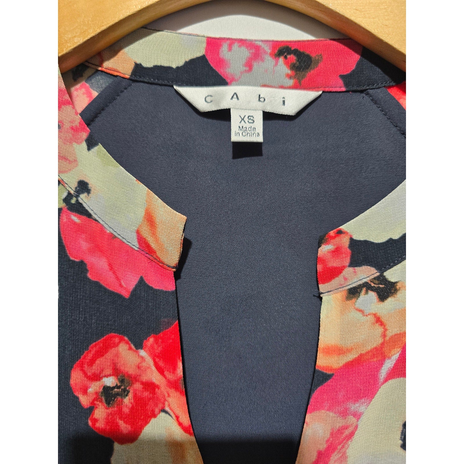Cabi women's Floral V-Neck Long Sleeve Lined Blouse Black Size XS