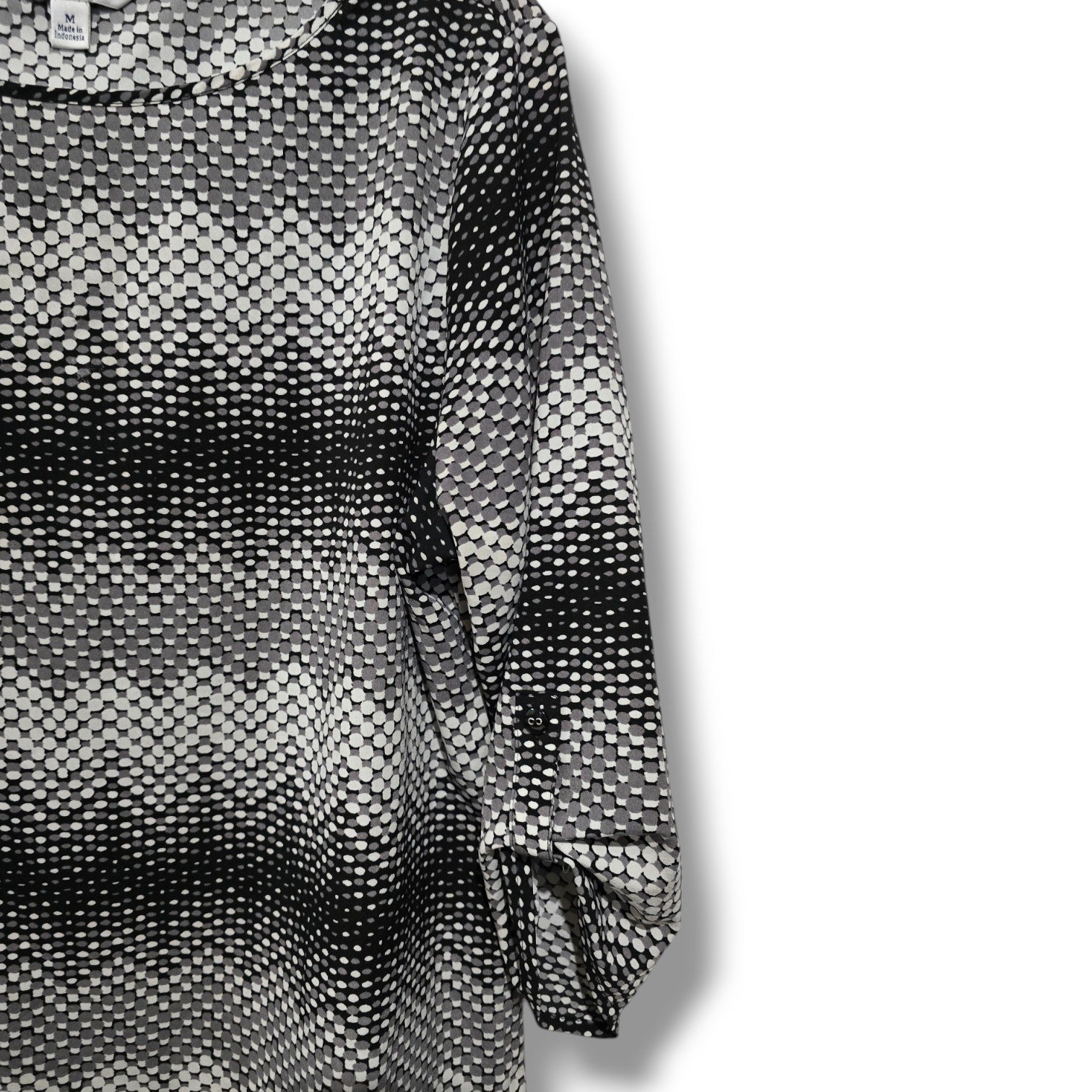 Croft & Barrow Women’s Geometric Print Convertible Sleeve Blouse – Size M