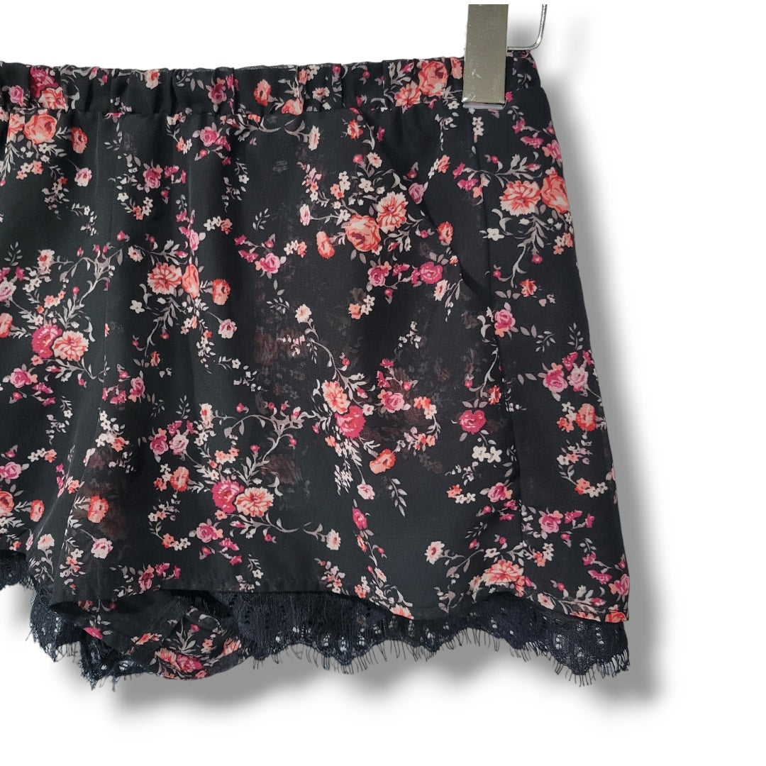 Socialite Women’s Black Floral Lace Hem Dressy Shorts Small