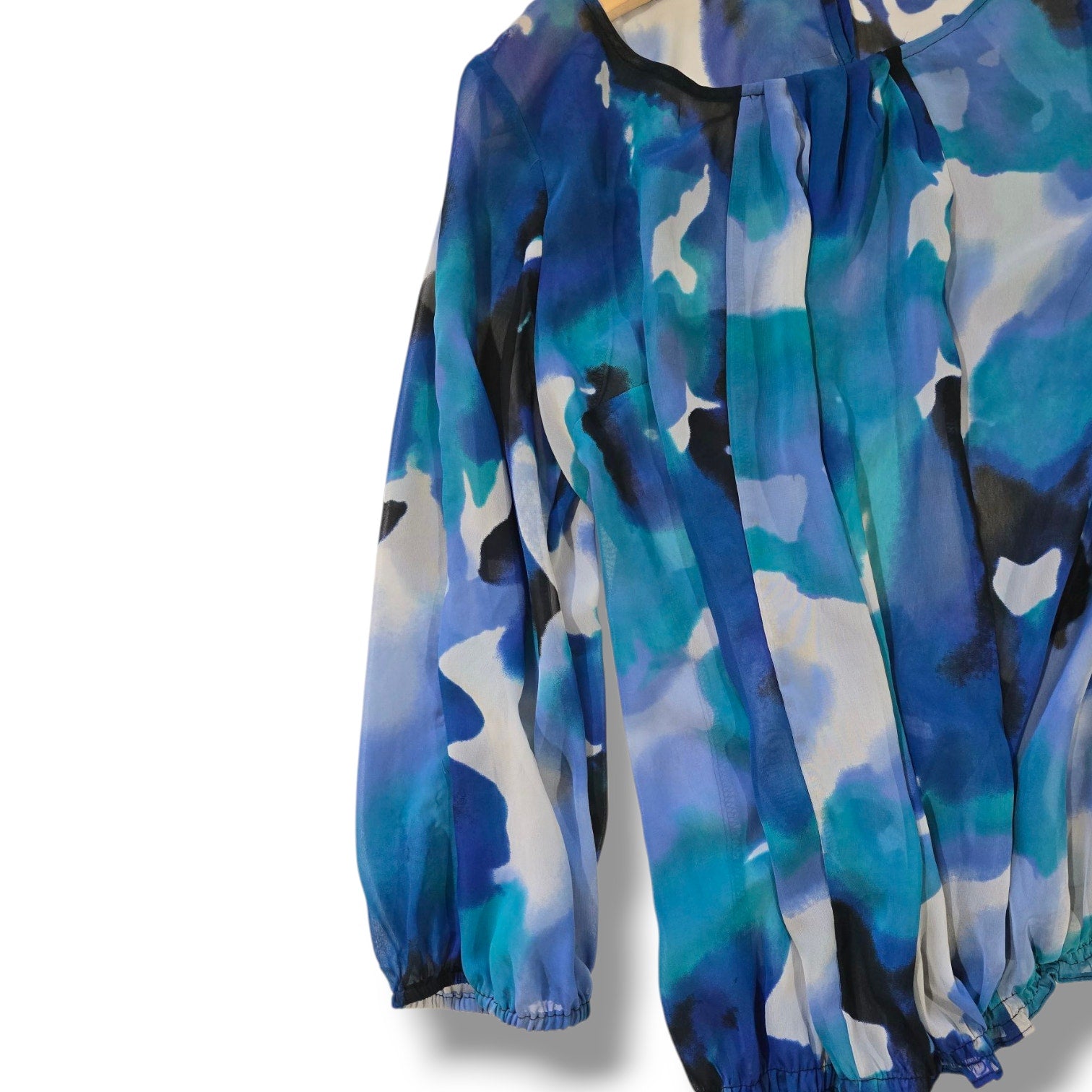 East 5th Women's Blue Watercolor Abstract Chiffon Blouse Size Medium