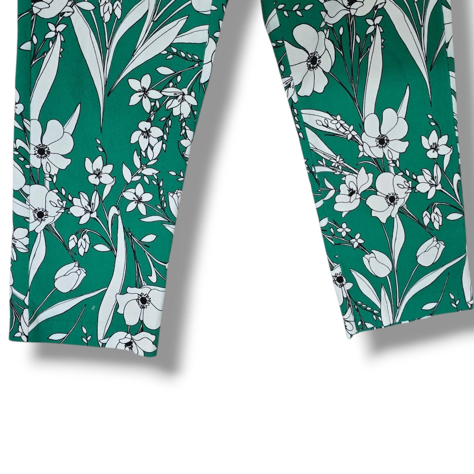 89th & Madison Women’s Green Floral Print Capri Pants – Size 8