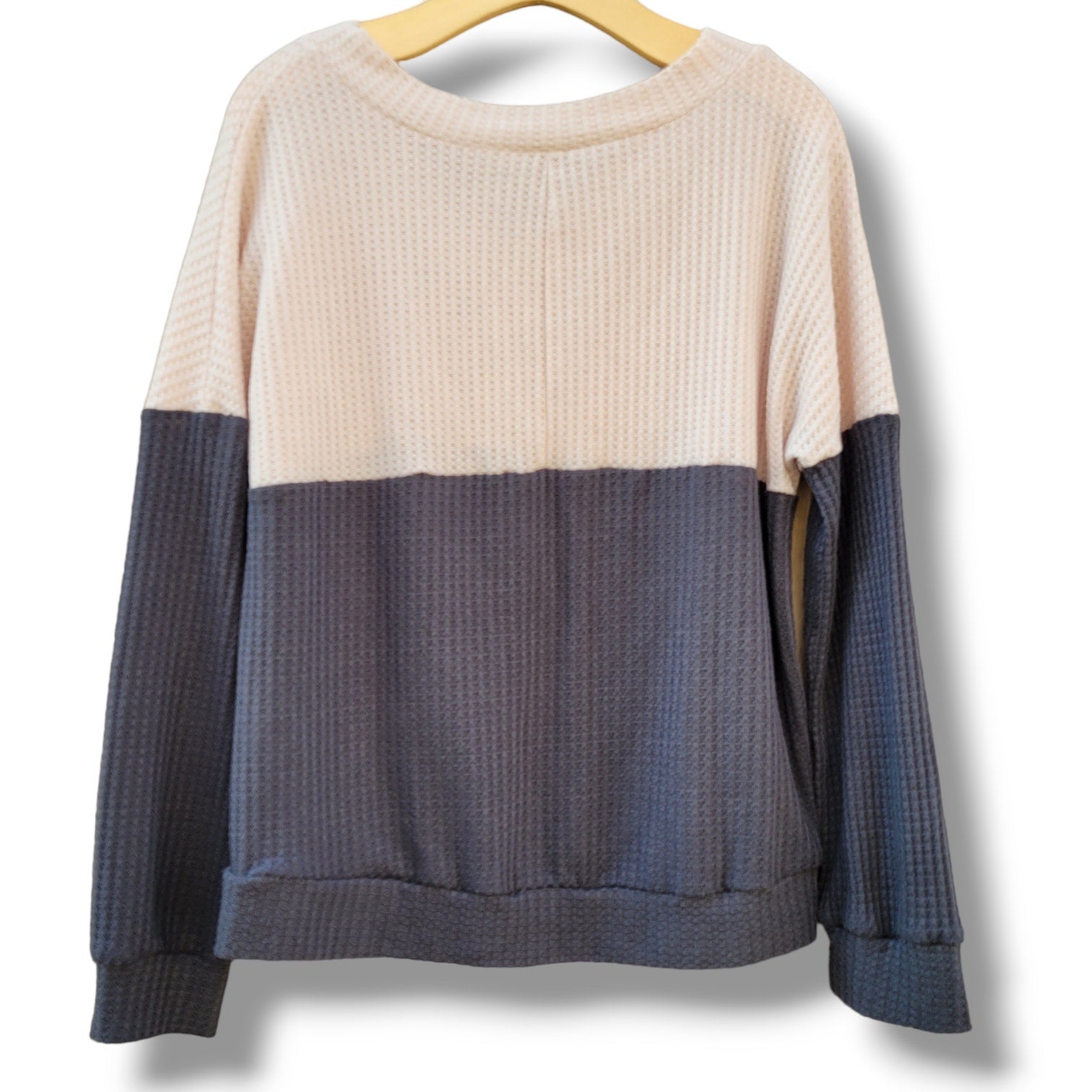 Women’s Ivory & Gray Colorblock Waffle Knit Sweater – Size Medium