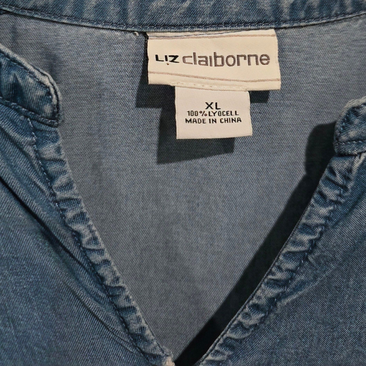 Liz Claiborne Women’s Chambray Blue Embroidered Sleeveless Top – 100% Lyocell XL