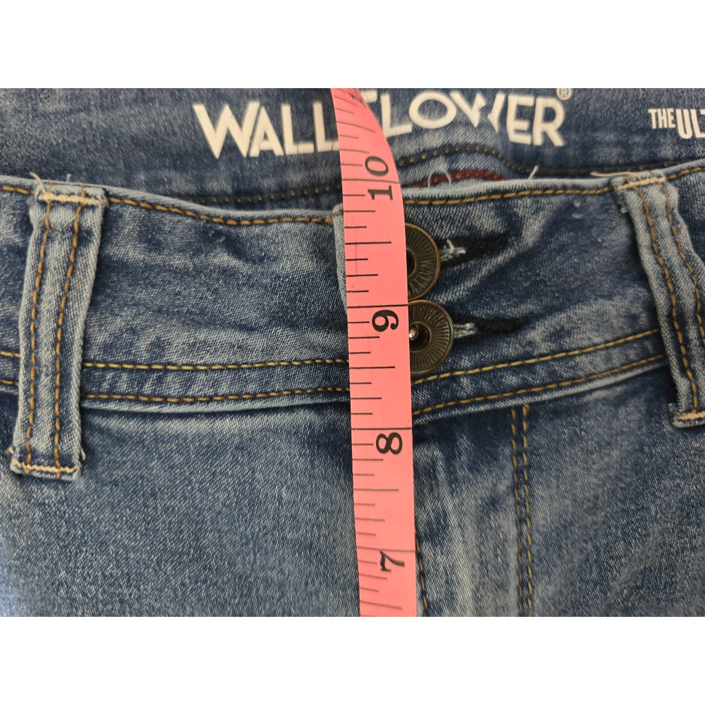 WallFlower Juniors Size 13 The Ultra Fit Distressed Cuffed Crop Capri Jeans