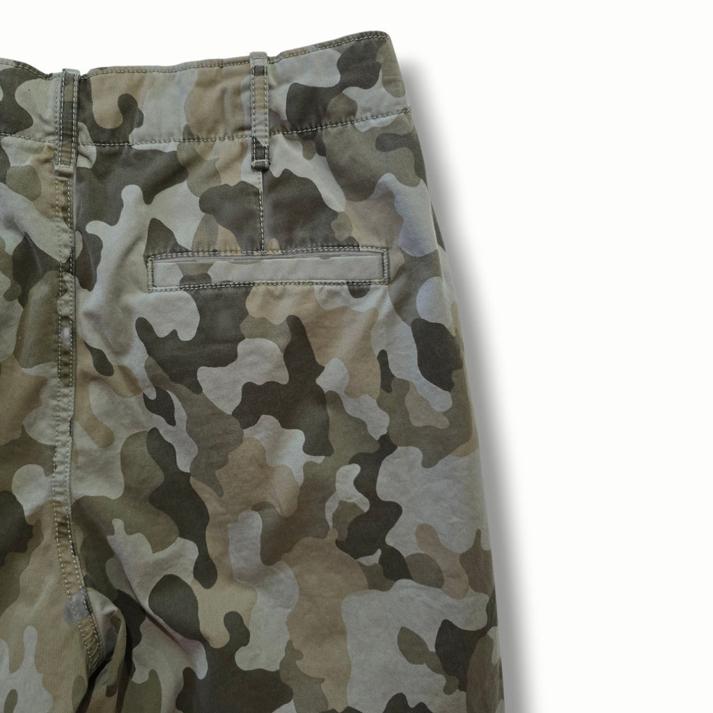 GAP Women’s High Rise Camo Girlfriend Chino Pants Size 6