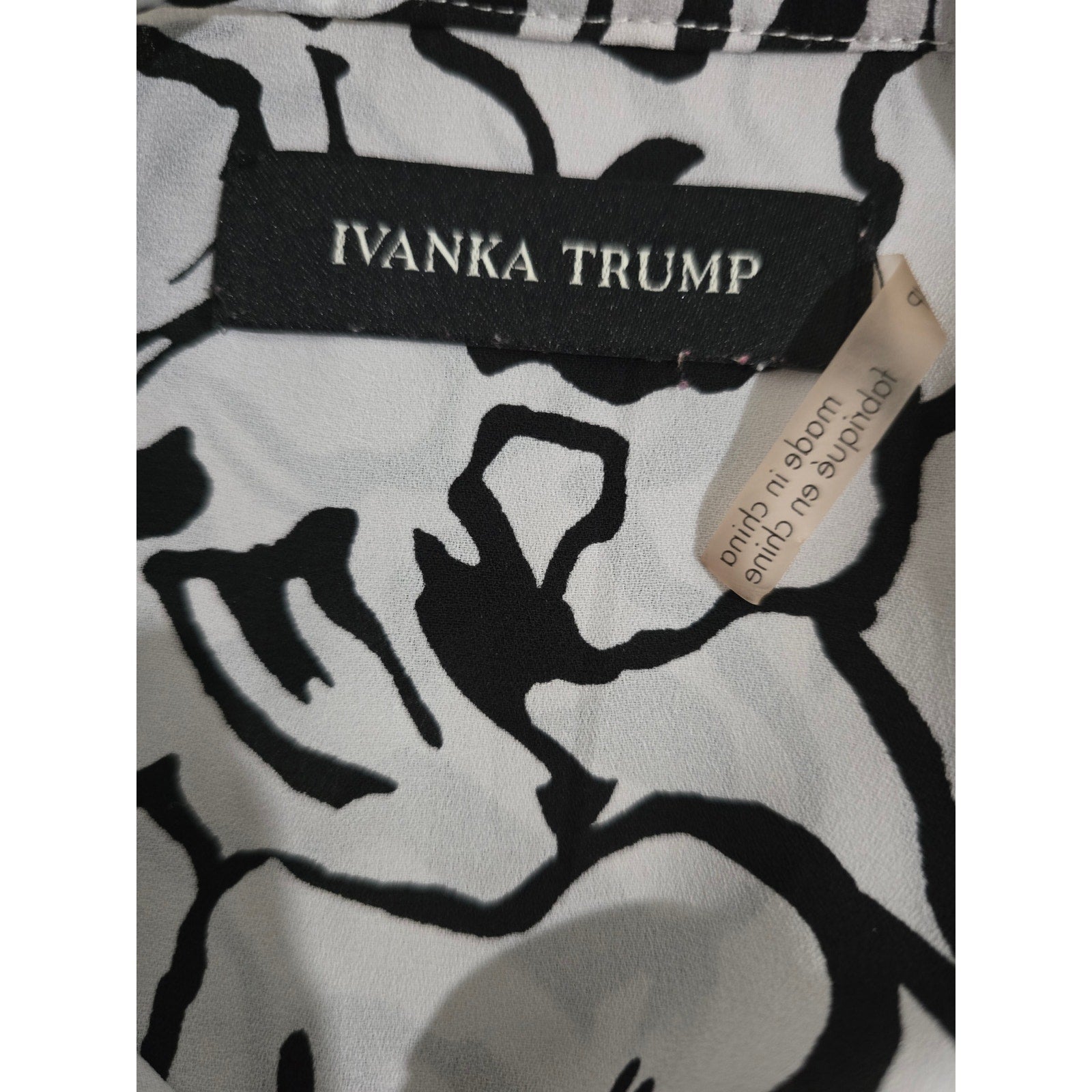 Ivanka Trump women’s Black & White Abstract Floral Tunic Blouse - small