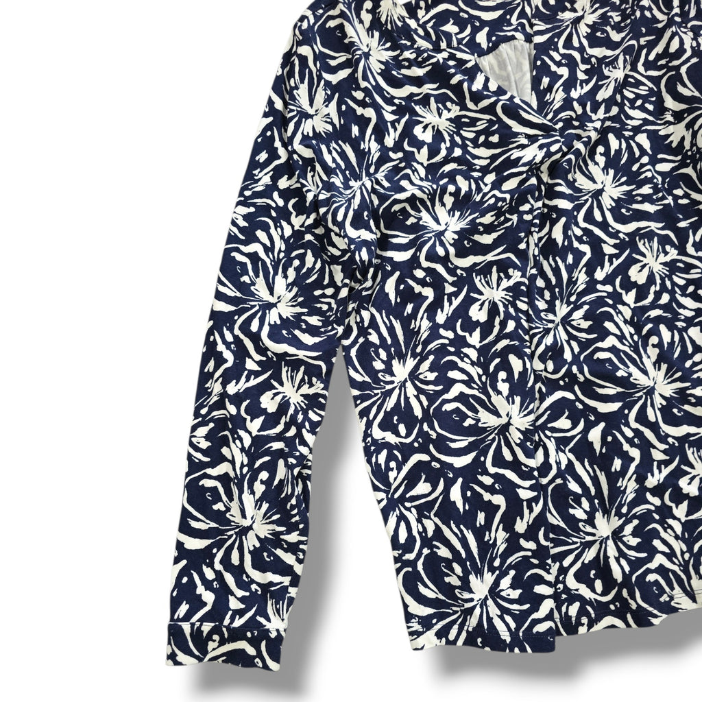 TravelSmith Navy & White Floral Long Sleeve V-Neck Top – Petite Medium
