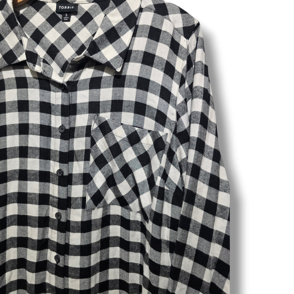 Torrid Size 3 Black White Buffalo Plaid Button Down Flannel Shirt Plus Size