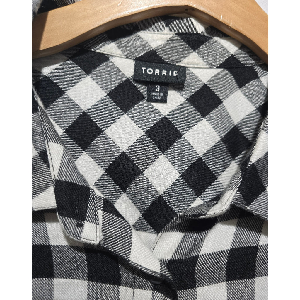 Torrid Size 3 Black White Buffalo Plaid Button Down Flannel Shirt Plus Size