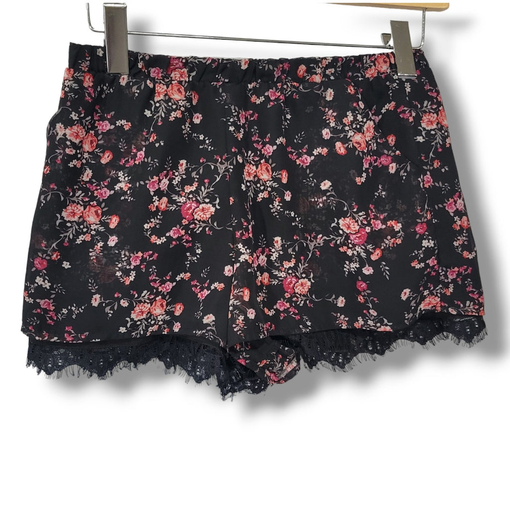 Socialite Women’s Black Floral Lace Hem Dressy Shorts Small
