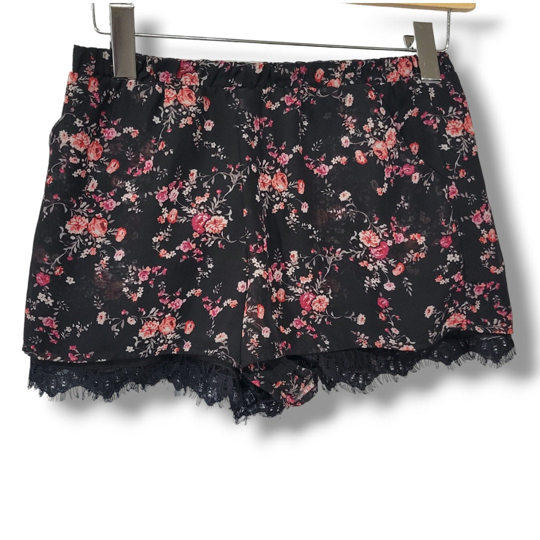 Socialite Women’s Black Floral Lace Hem Dressy Shorts Small
