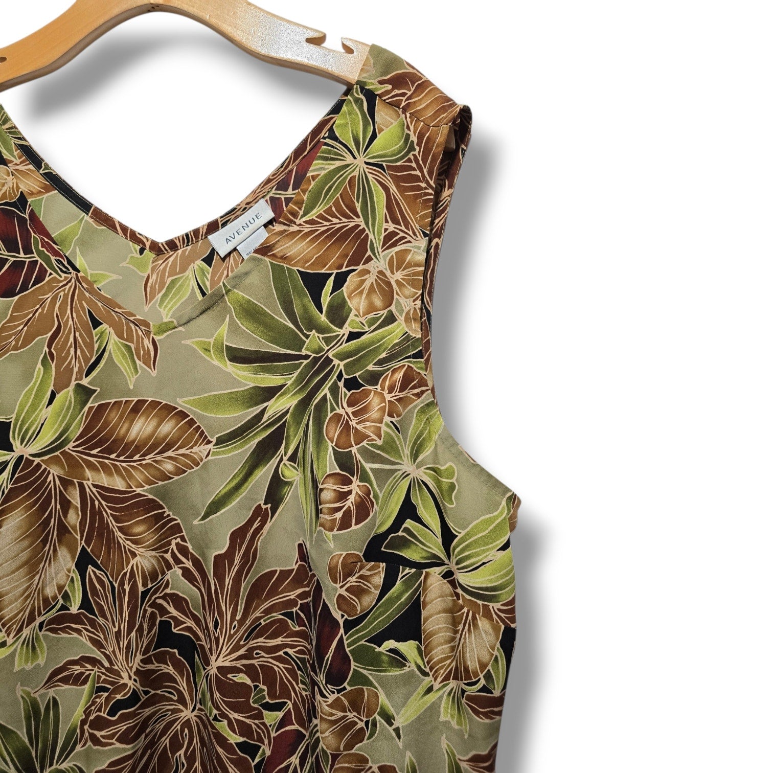 Avenue Women's Size 22/24 Green Brown Tropical Palm Leaf V-Neck Tank Top